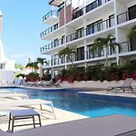 New Condo With Pool, Gym, A/C, Wifi, King Size Bed