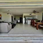 Waterfront Condo Hotel Zone, Pool & Wi-Fi