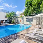 Seven Boutique 25