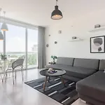 *Sun Scape Beachfront Studio By Casa Paraiso*