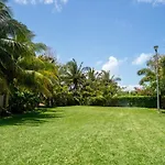 3Br Modern House W/ Pool And Great Location!