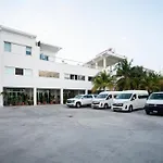 Capital O Cancun International Airport 24 7