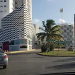 Malecon Cancun 9 Y 12