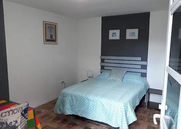Room In Guest Room - Room 2, Private Bathroom, A C, Wi-Fi 50 Mbps In Downtown Cancun