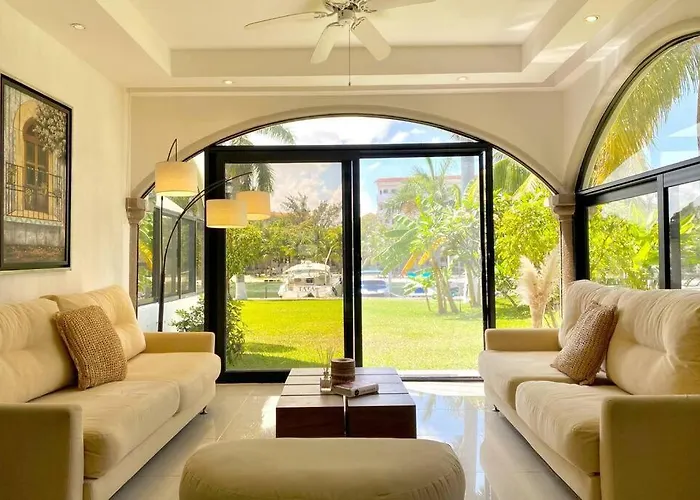 Charming Lagoon Front Villa By Casa Paraiso