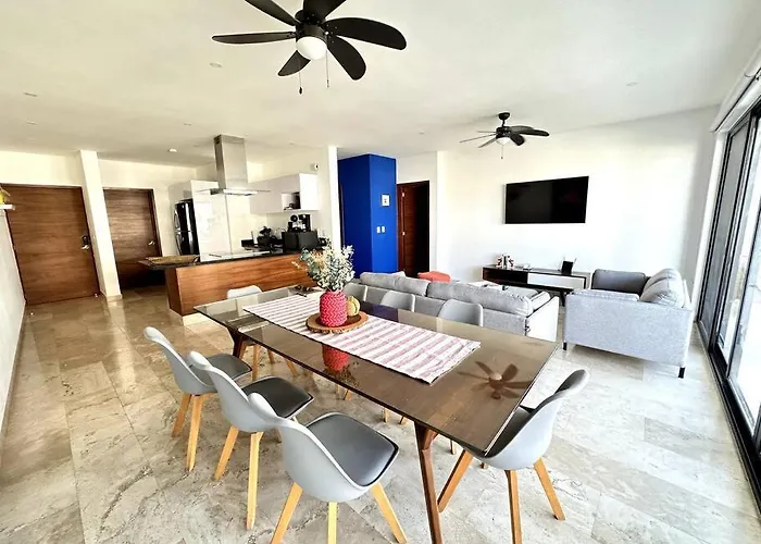 New Condo With Pool, Gym, A/C, Wifi, King Size Bed