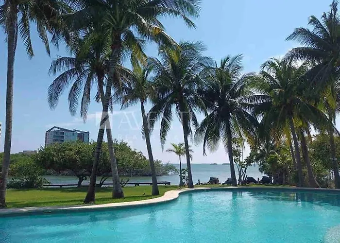 Waterfront Condo Hotel Zone, Pool & Wi-Fi