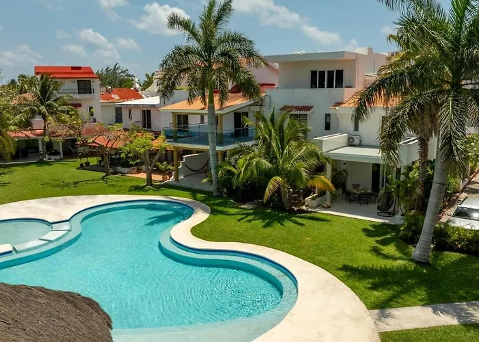 3Br Modern House W/ Pool And Great Location!