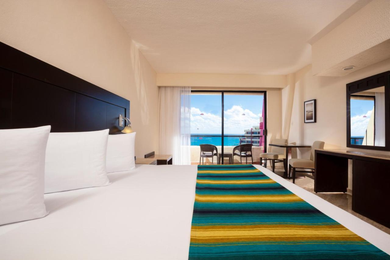 Crown Paradise Club Cancun