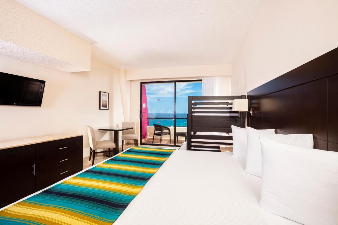 Resort Crown Paradise Club