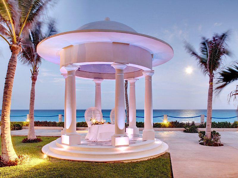 Resort Occidental Tucancún -