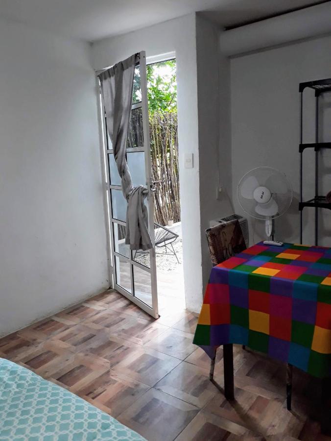 In Guest - 2, Private Bathroom, A C, Wi-fi 50 Mbps In Downtown Pensión Cancún