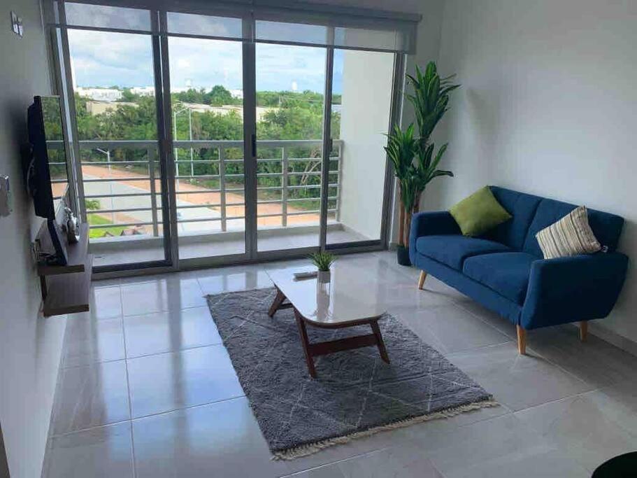Amazing With Great Pool And 24/7 Security *