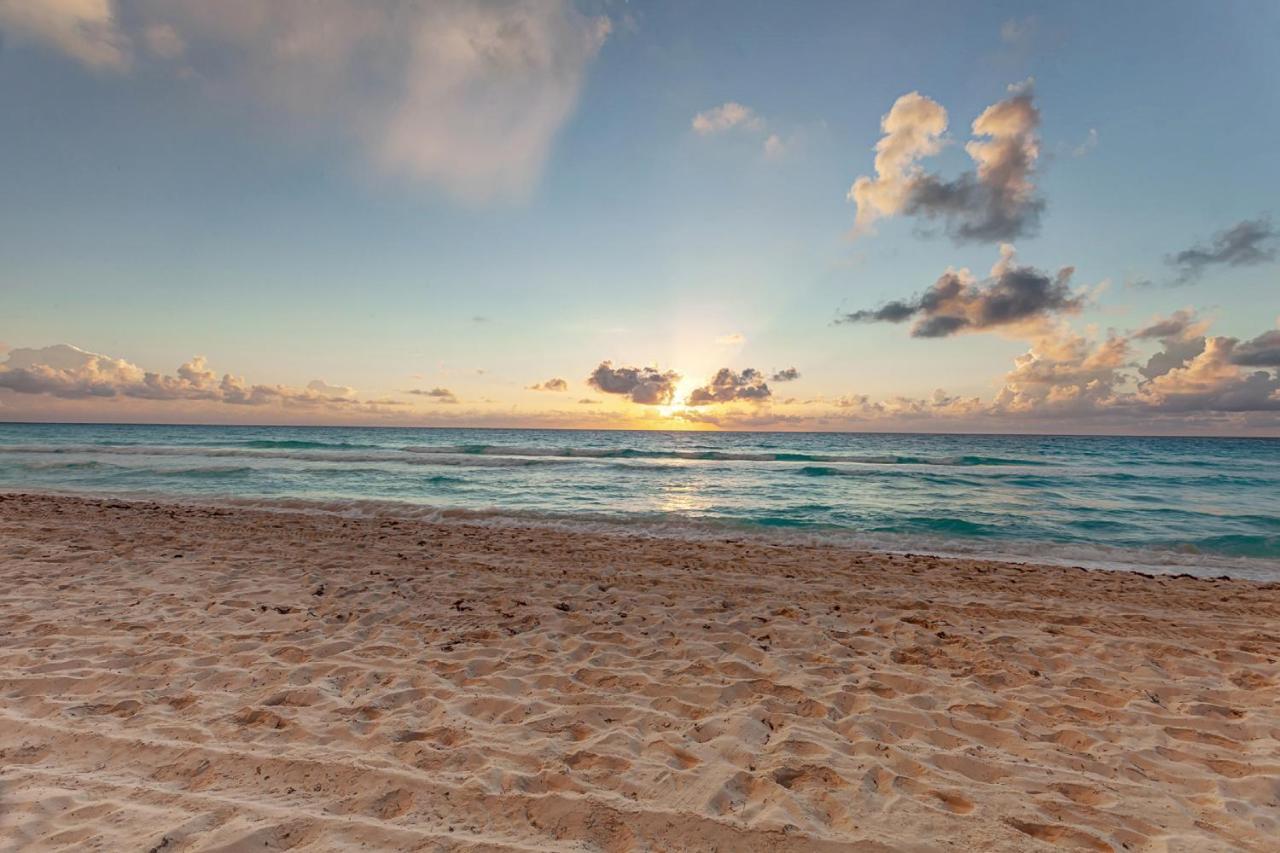 Resort Royalton Chic Cancun, An Autograph Collection - Adults Only 5*