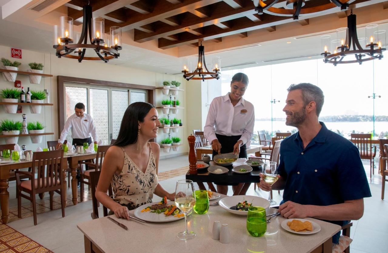 Resort Royalton Chic Cancun, An Autograph Collection - Adults Only