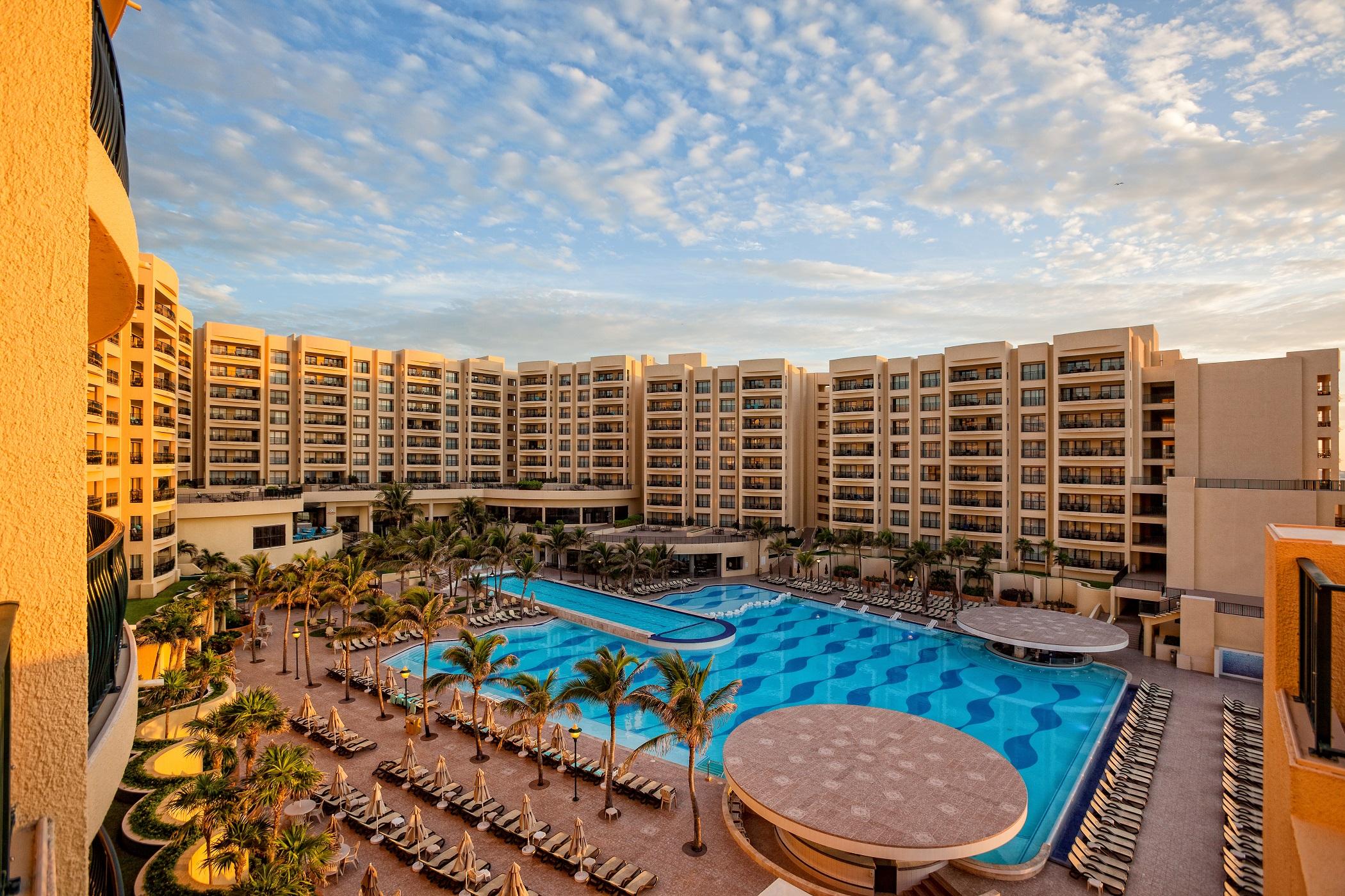 Resort The Royal Sands &