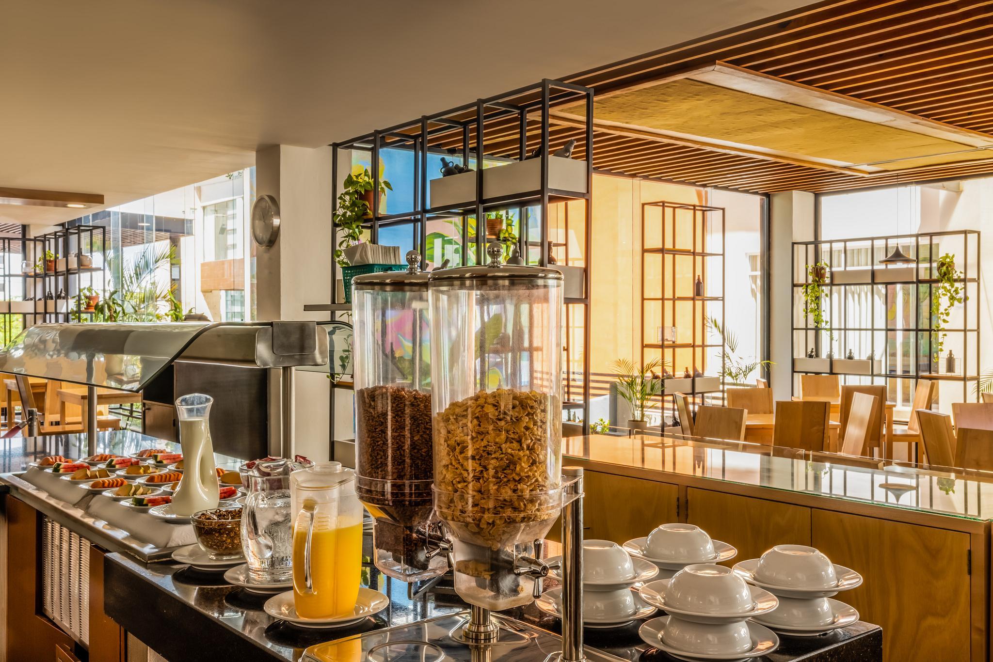 Wyndham Garden Downtown 4*