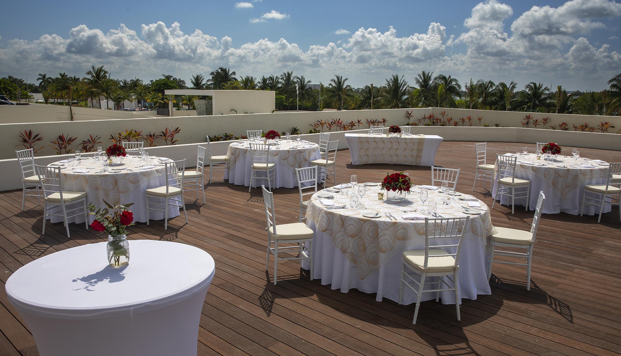 Resort Royalton Chic Cancun, An Autograph Collection - Adults Only 5*
