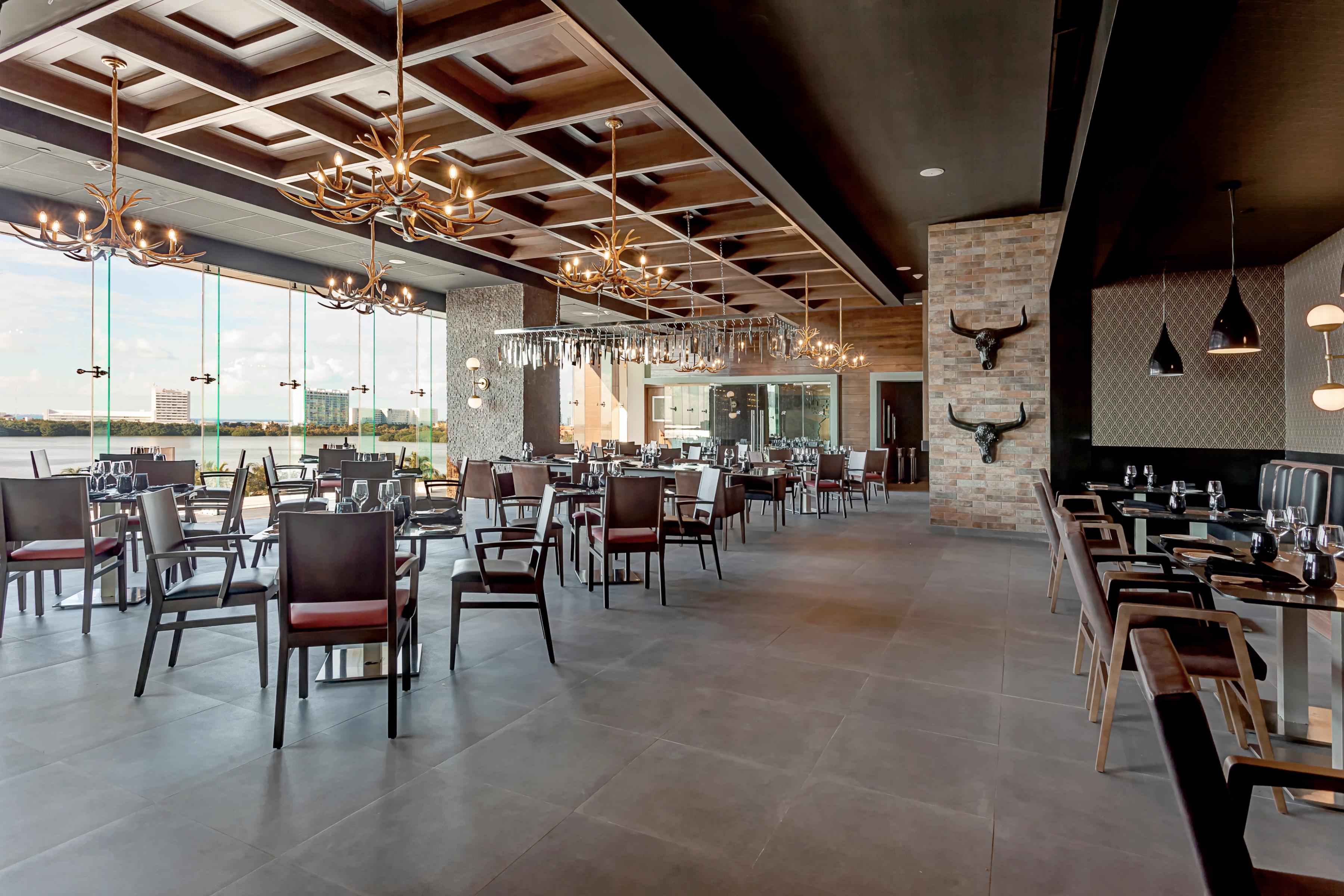 Resort Royalton Chic Cancun, An Autograph Collection - Adults Only 5*