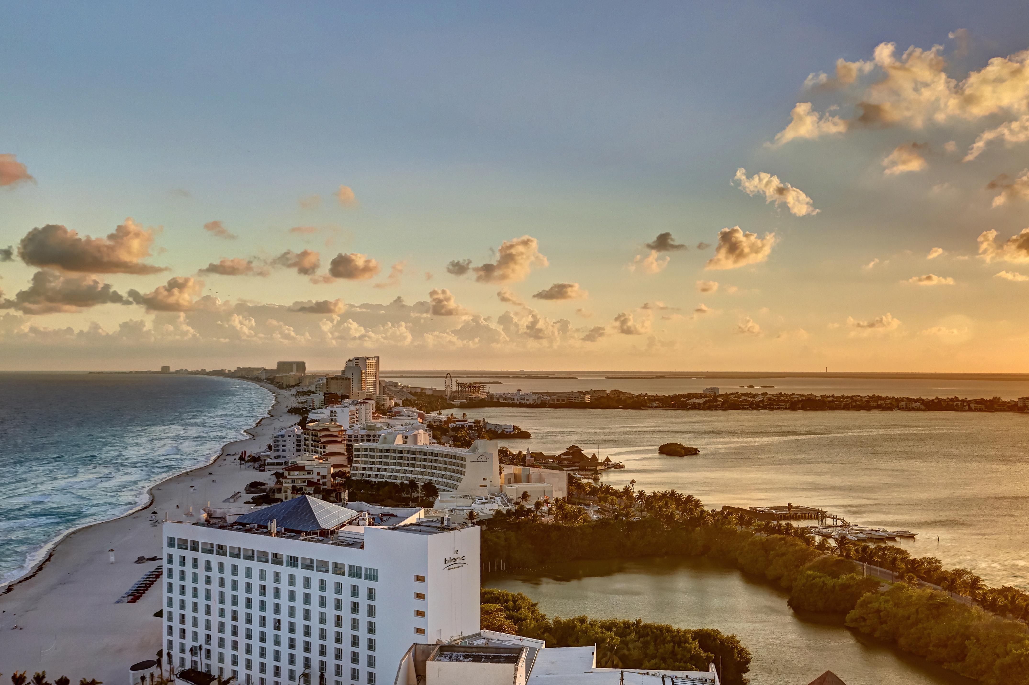 Resort Royalton Chic Cancun, An Autograph Collection - Adults Only 5*