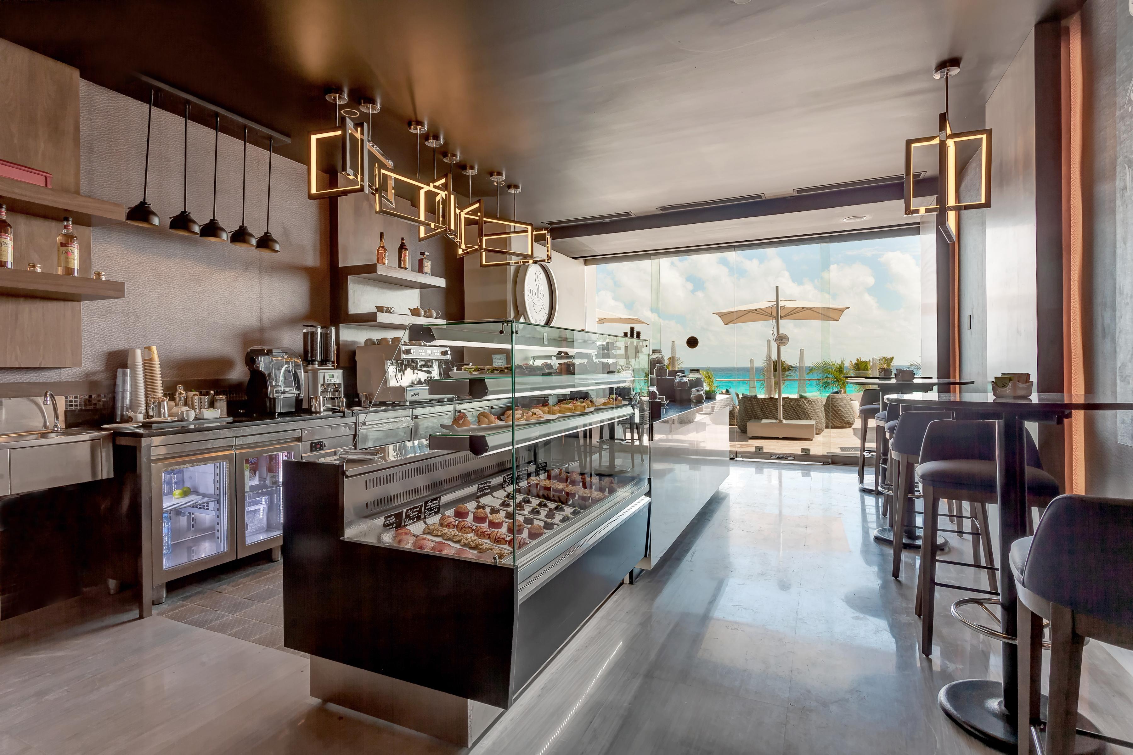 Resort Royalton Chic Cancun, An Autograph Collection - Adults Only 5*