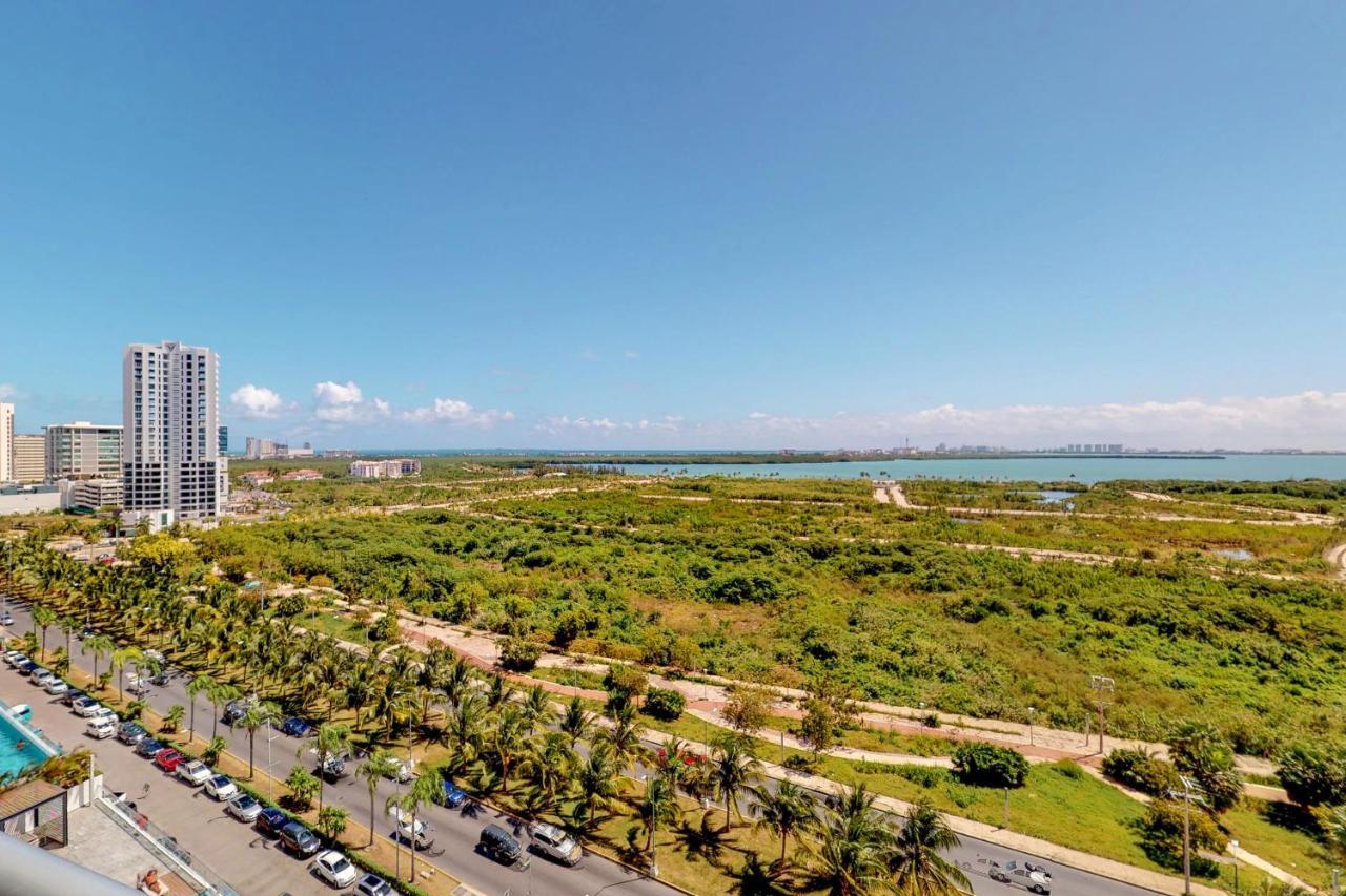 Malecón Vg02 At Torre Montevideo Cancún