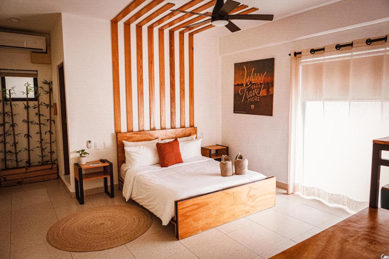Hostal Nomads & Rooftop Pool *