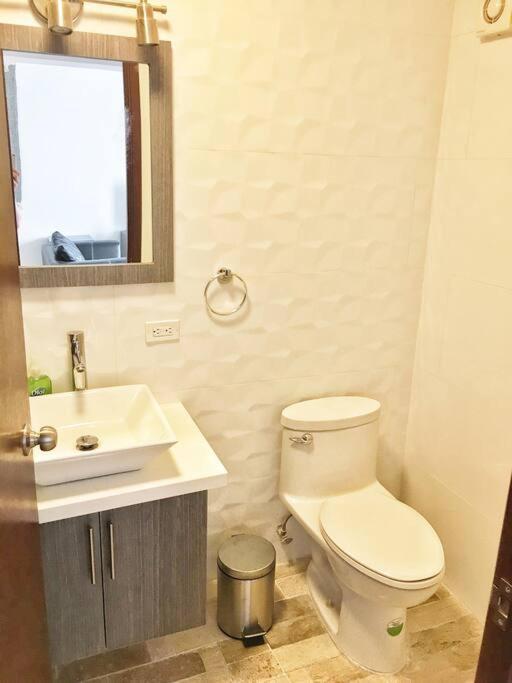 Rooftop Penthouse 3 Bedrooms, Sleeps 8!