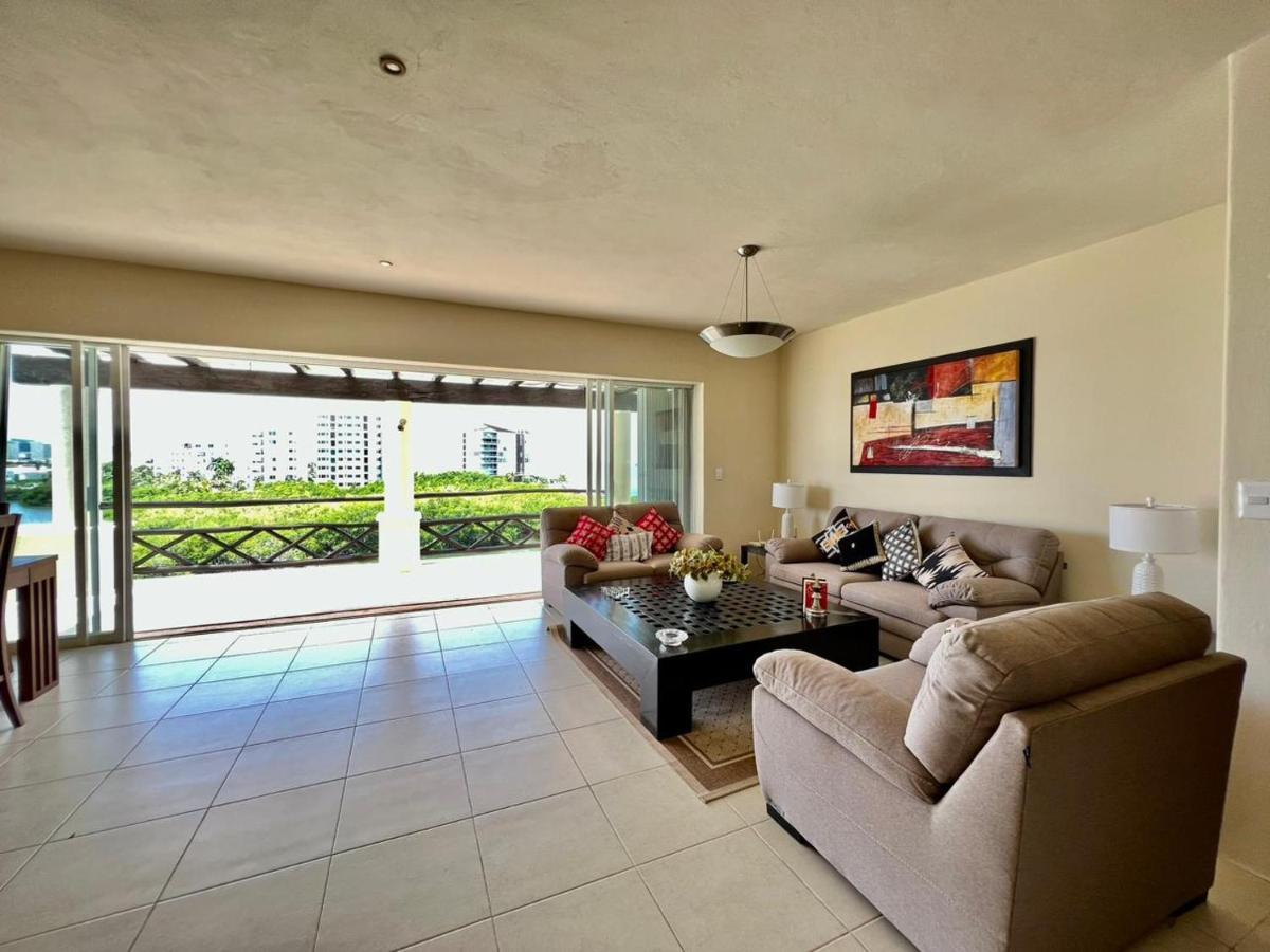 Waterfront Zone, Pool & Wi-fi Cancún