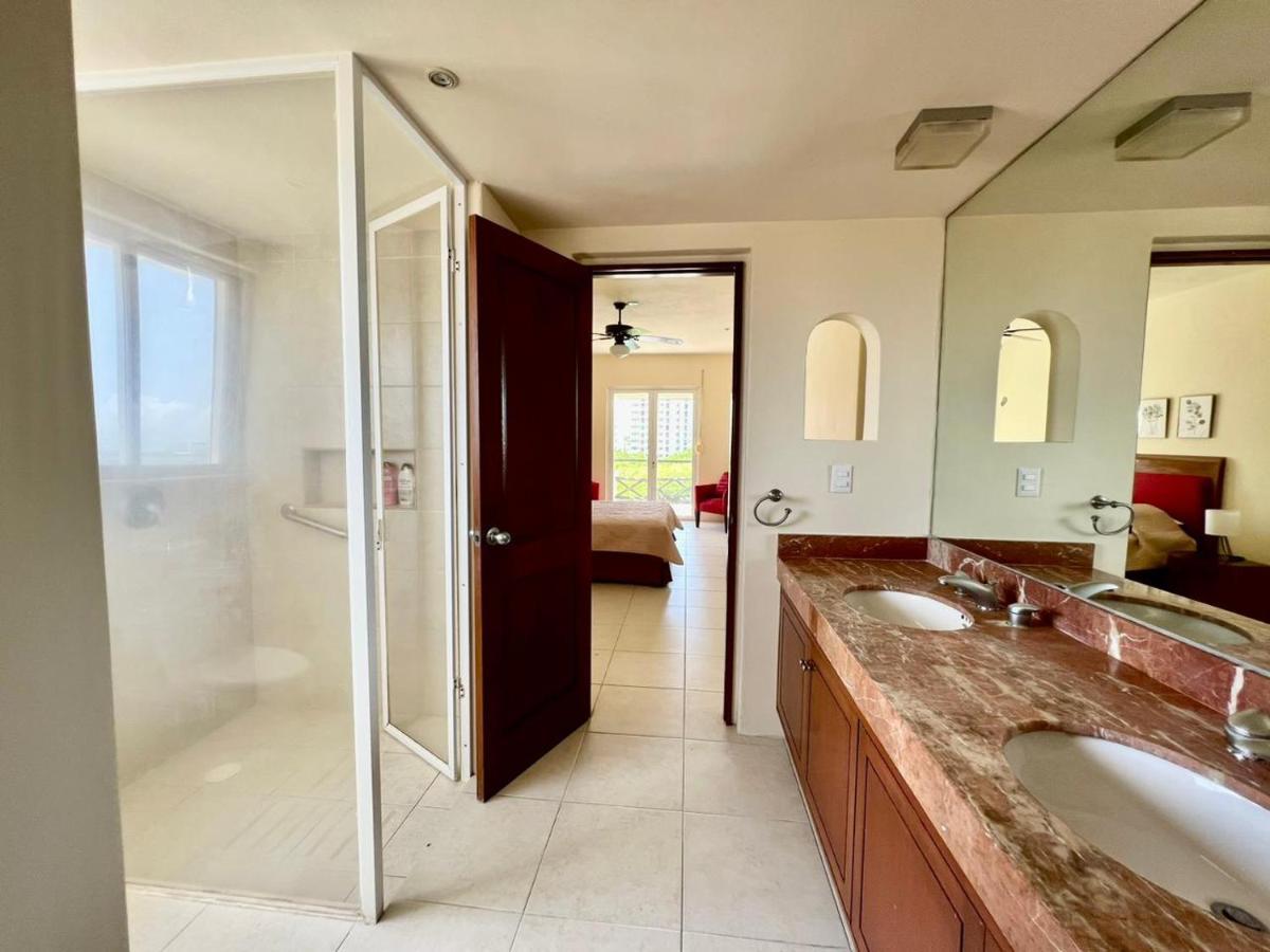 Waterfront Zone, Pool & Wi-fi Cancún
