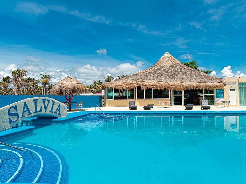 Beachfront Penthouse Apartahotel *