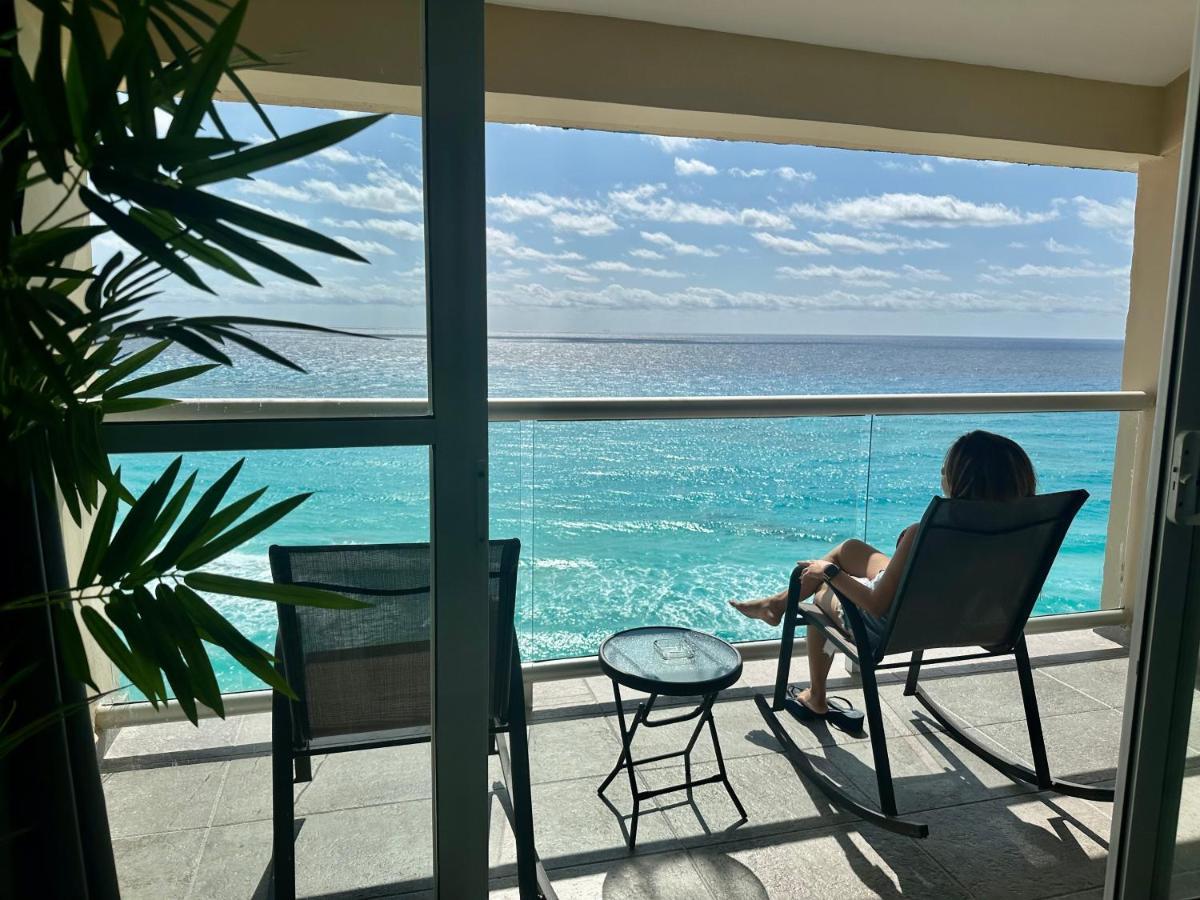 Beachfront Penthouse Apartahotel