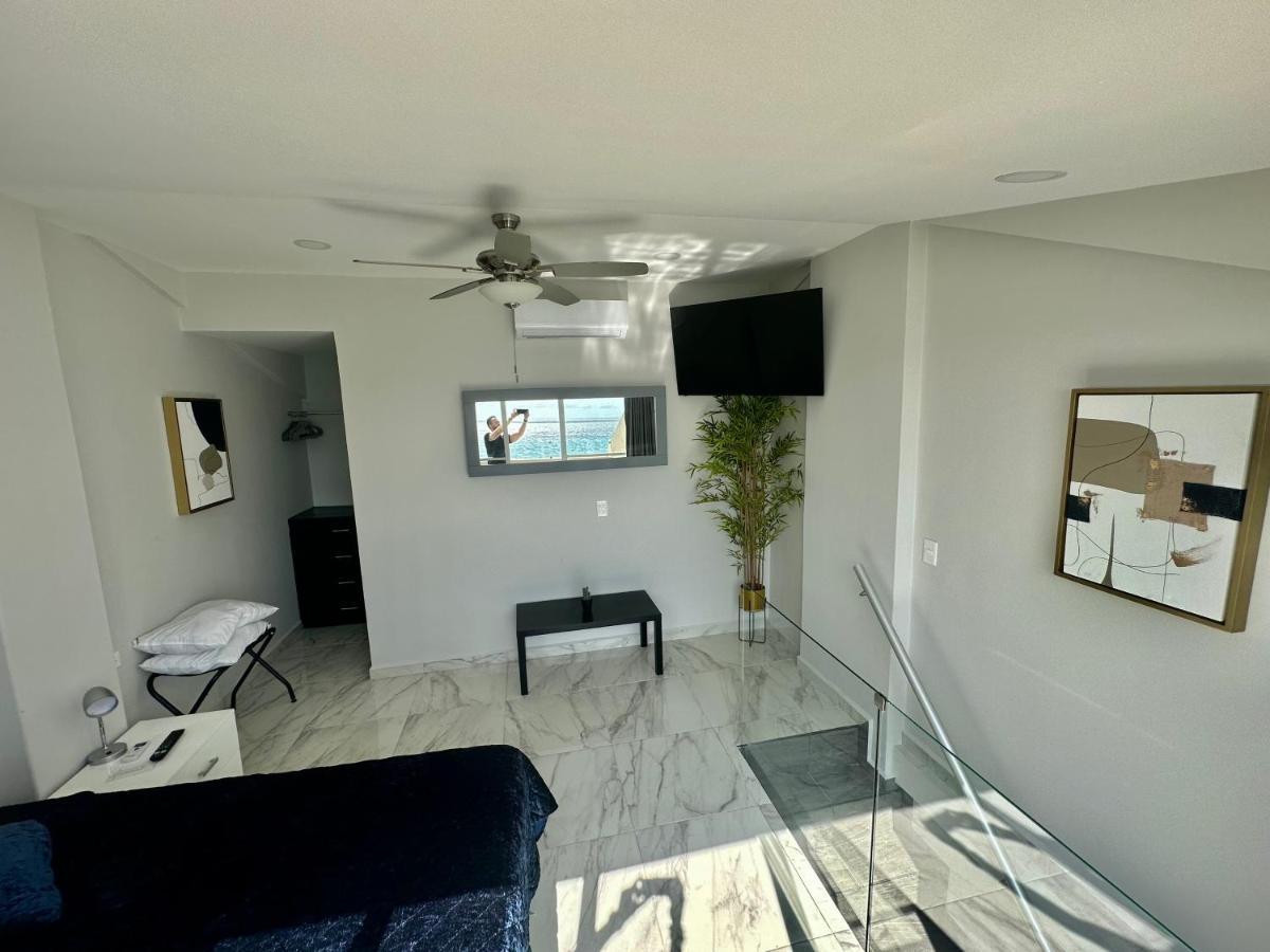 Apartahotel Beachfront Penthouse *