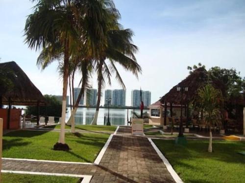 Royal Lagoon Pensión *