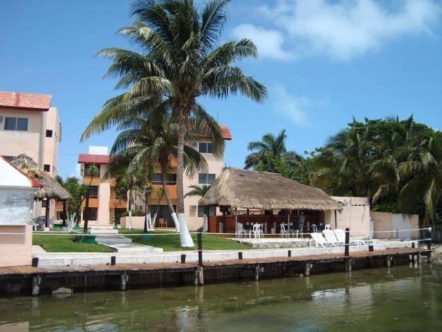 Royal Lagoon *