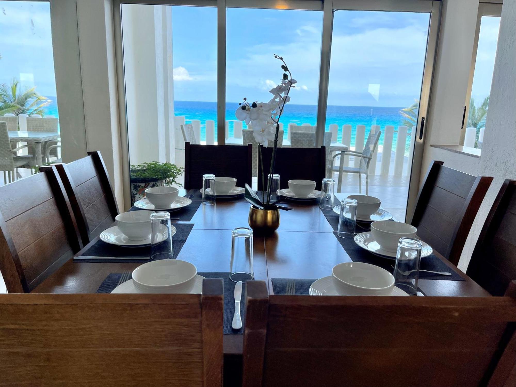 Beachfront With Pool & Stunning Views Сasa de vacaciones