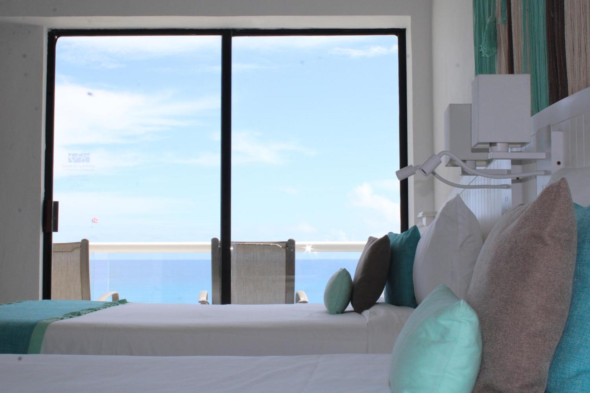 Cyan & 4* Cancun