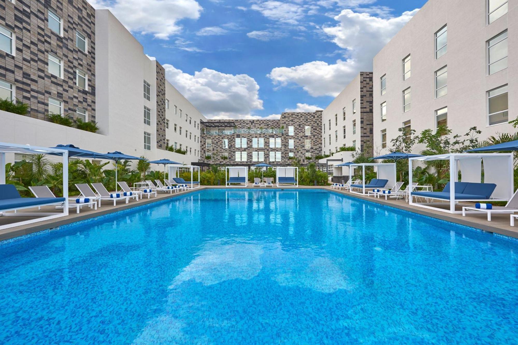 Express By Marriott Aeropuerto Riviera Hotel