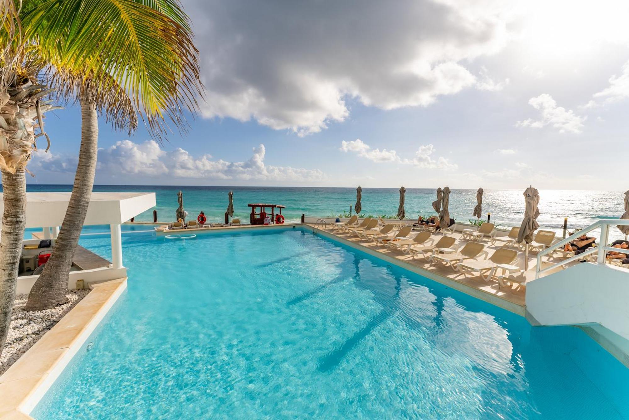 Beachfront Deluxe -best Ocean View, With Beach, Gym And * Cancún