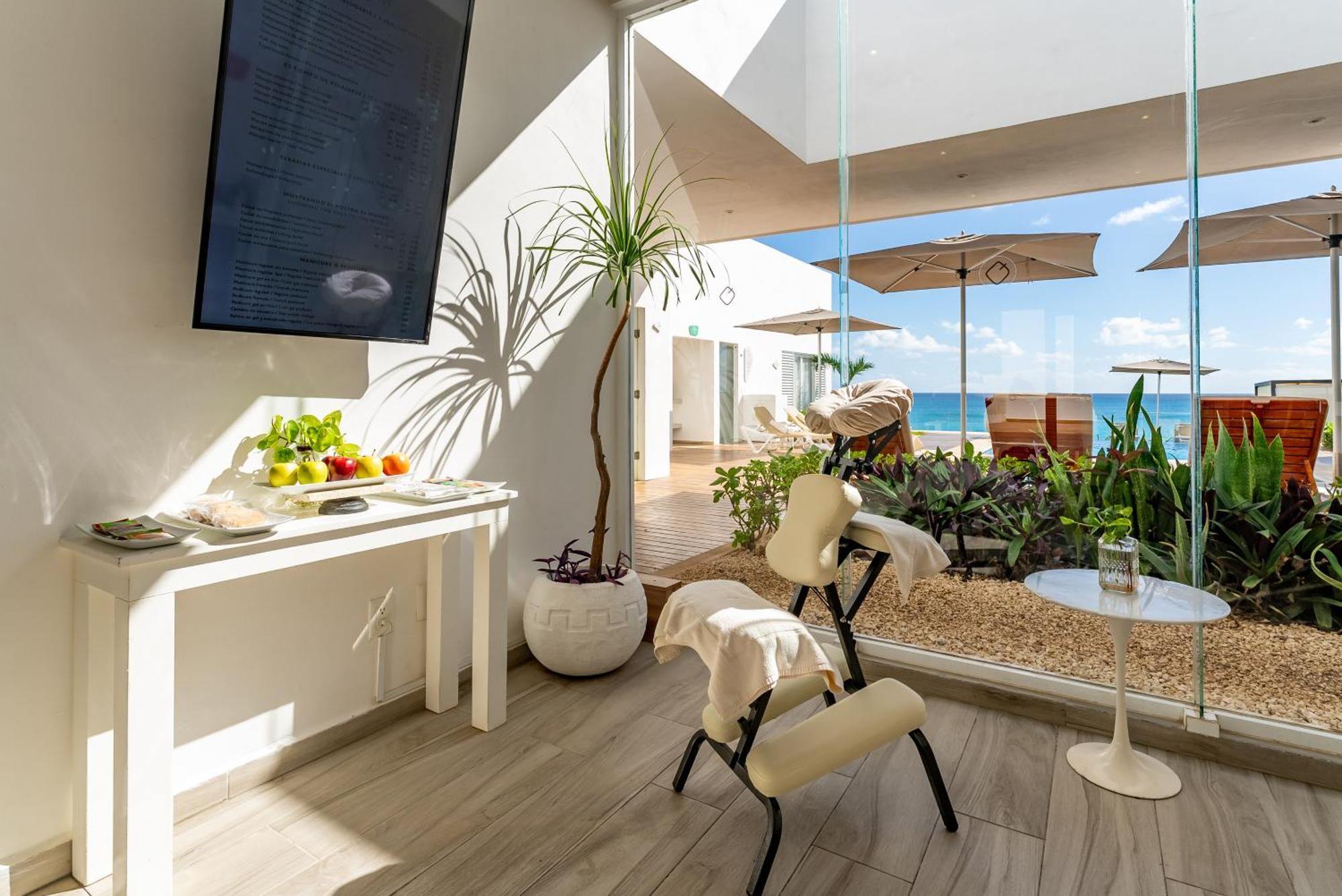 Beachfront Deluxe -best Ocean View, With Beach, Gym And