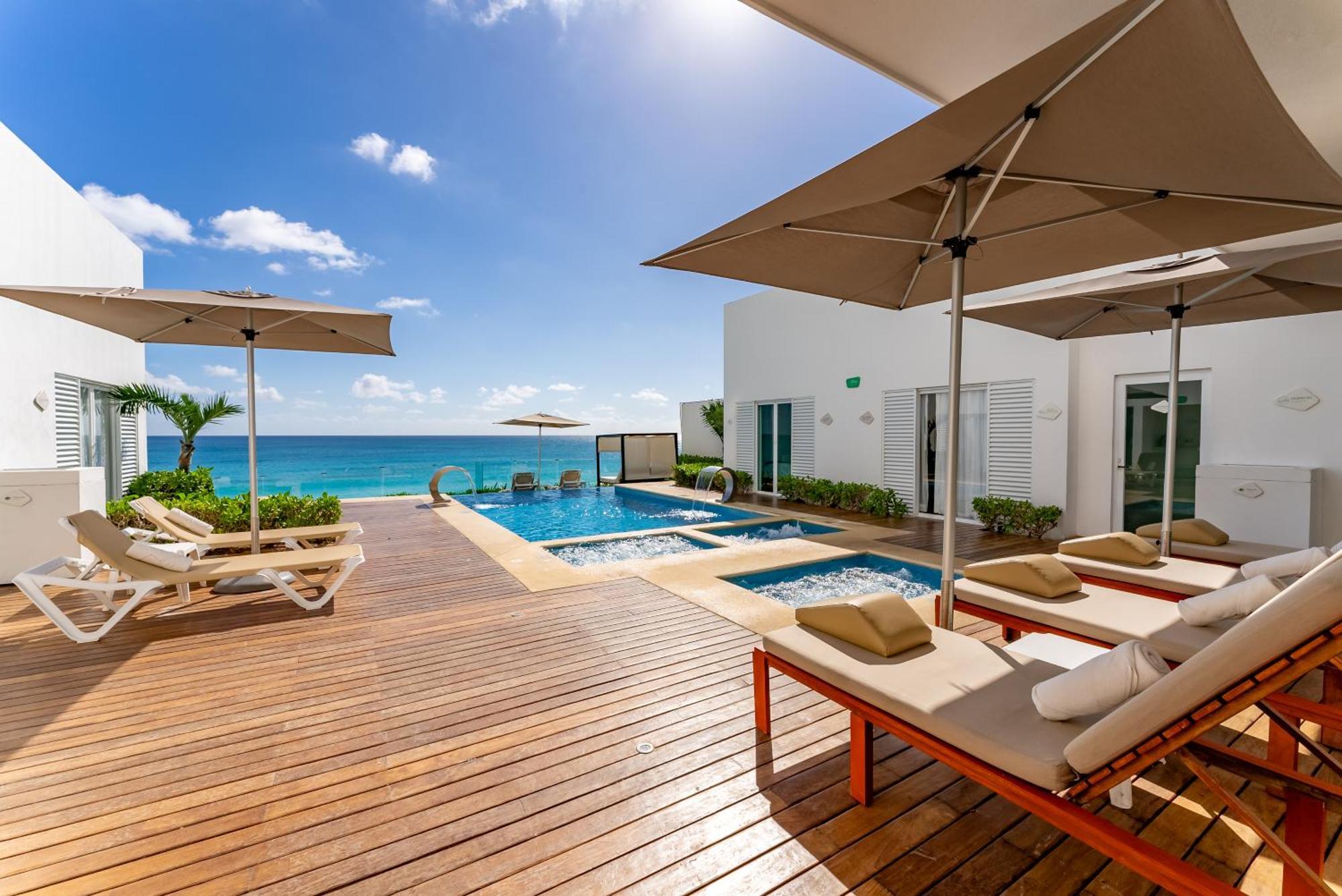 Beachfront Deluxe -best Ocean View, With Beach, Gym And Apartamento