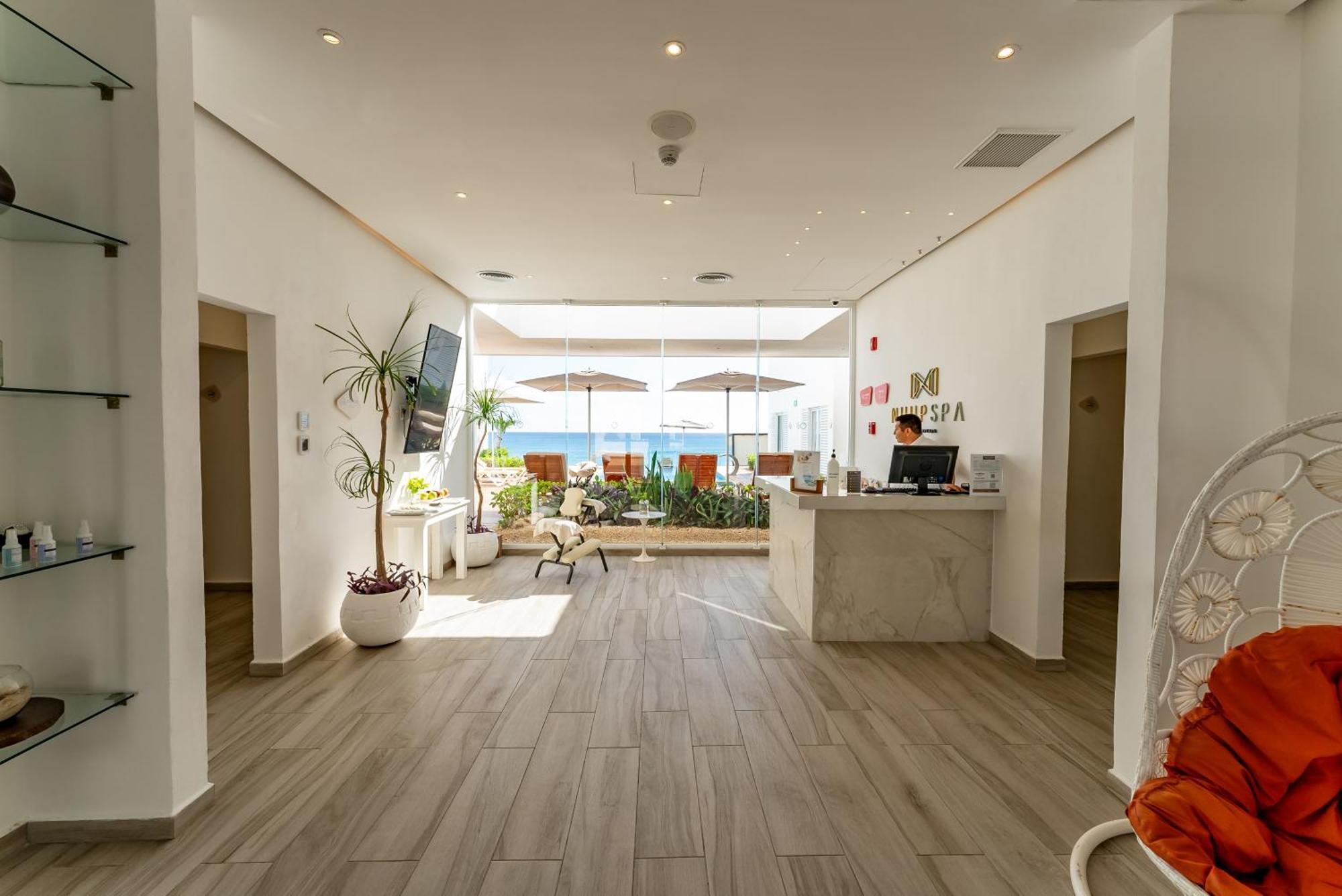 Beachfront Deluxe -best Ocean View, With Beach, Gym And * Cancún