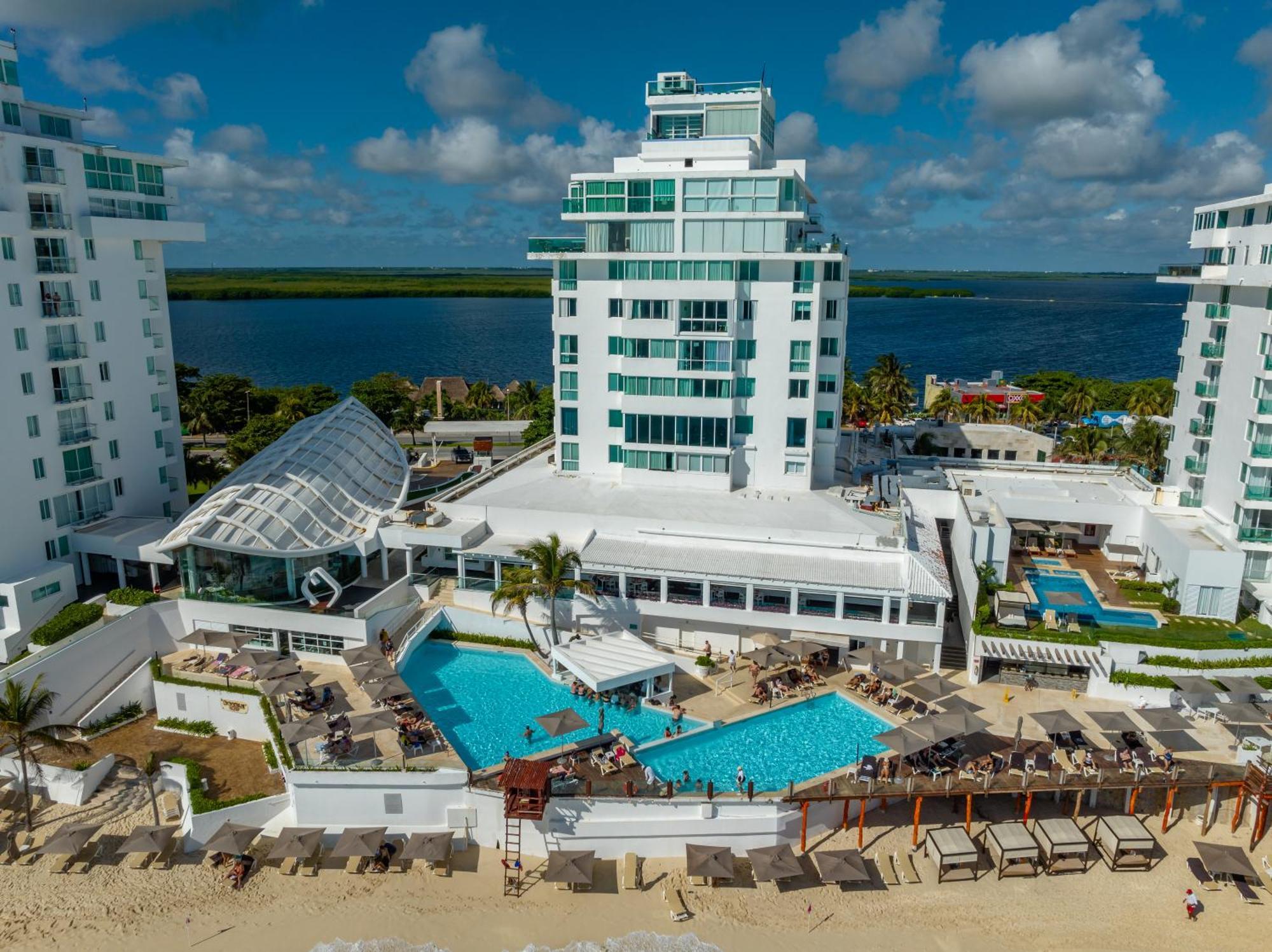 Beachfront Deluxe -best Ocean View, With Beach, Gym And Apartamento