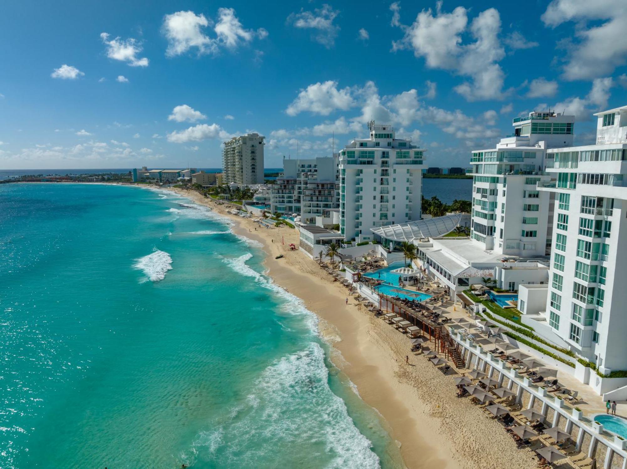 Beachfront Deluxe -best Ocean View, With Beach, Gym And * Cancún