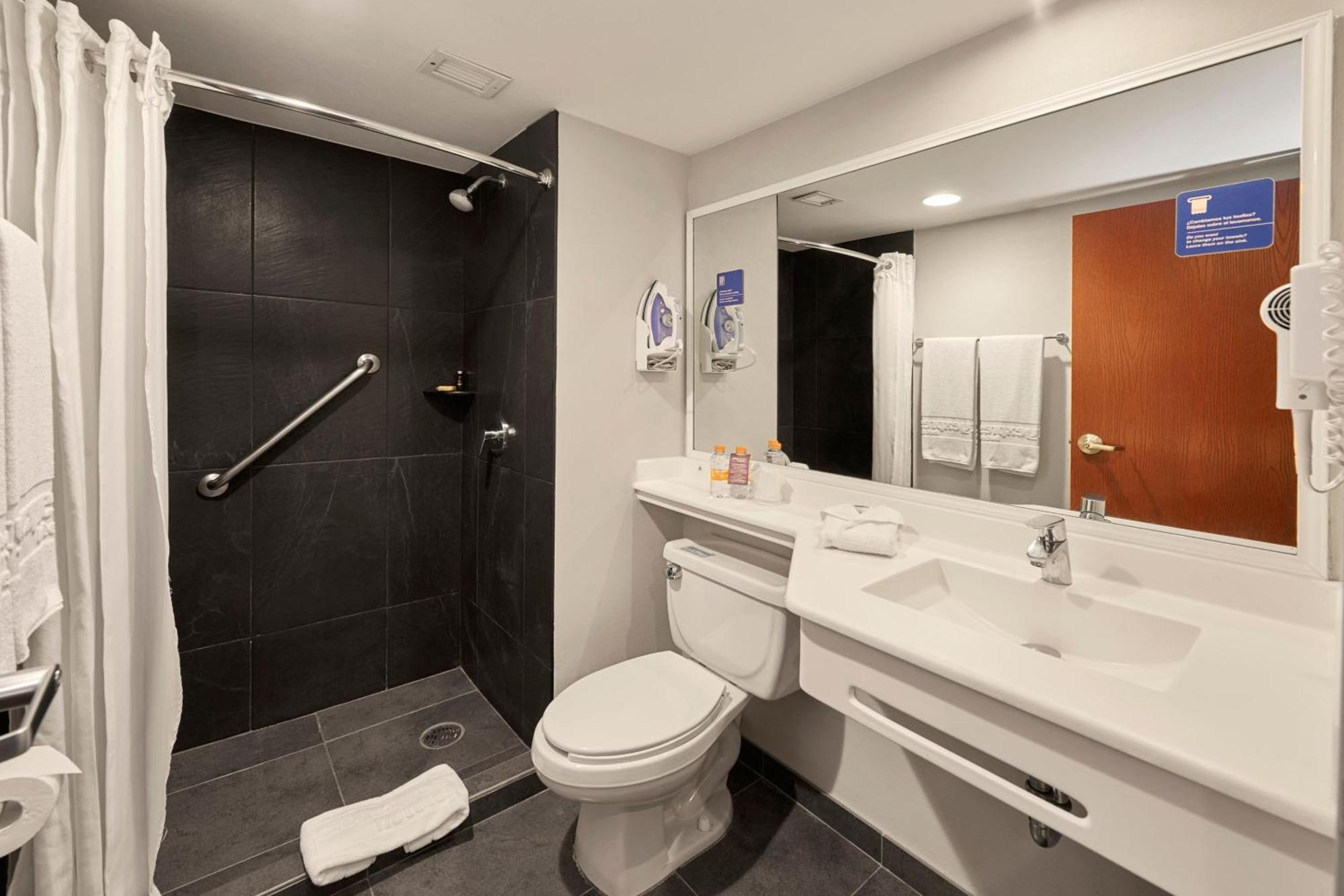 Hotel Express By Marriott Aeropuerto Riviera Cancun