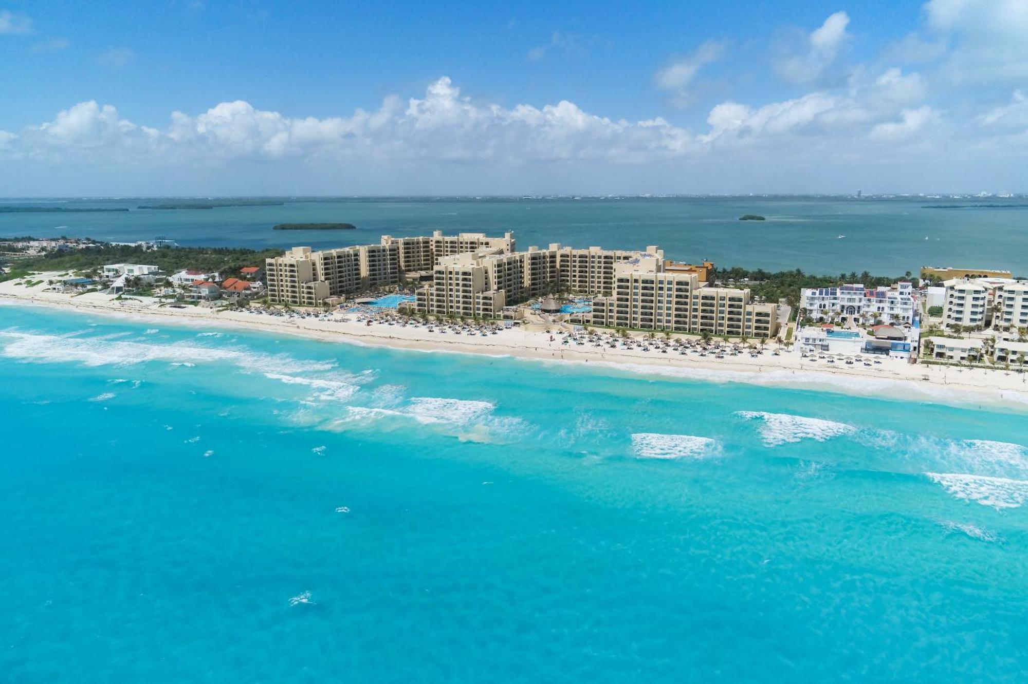 Resort The Royal Sands &