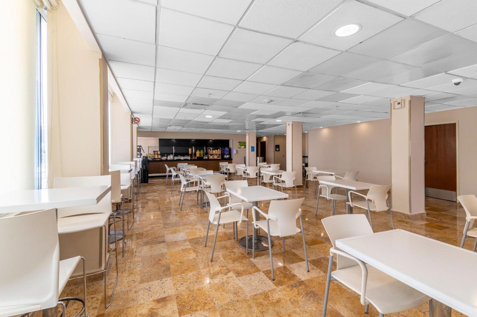 Hotel Express By Marriott Cancún