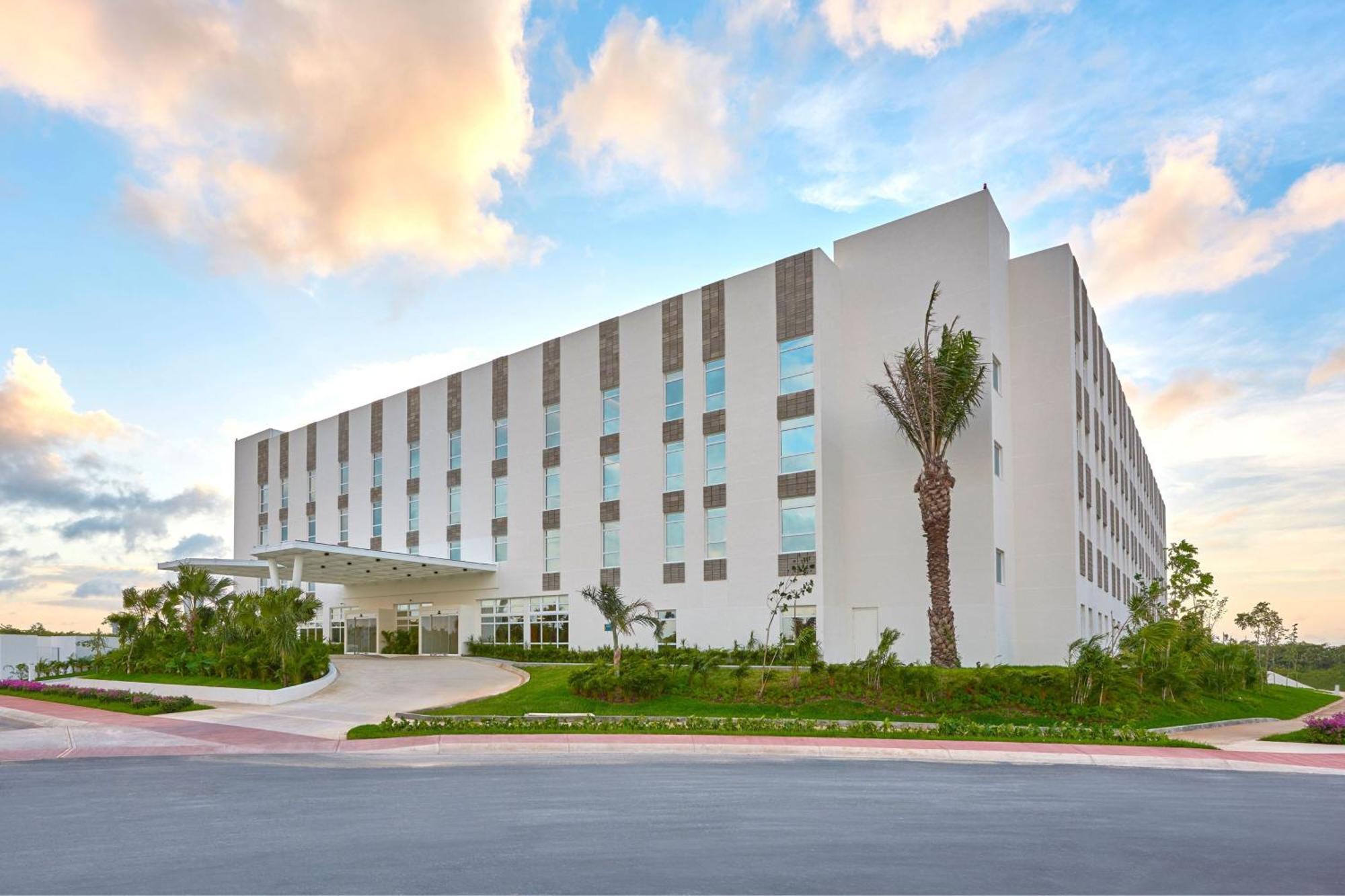 Hotel Express By Marriott Aeropuerto Riviera Cancun