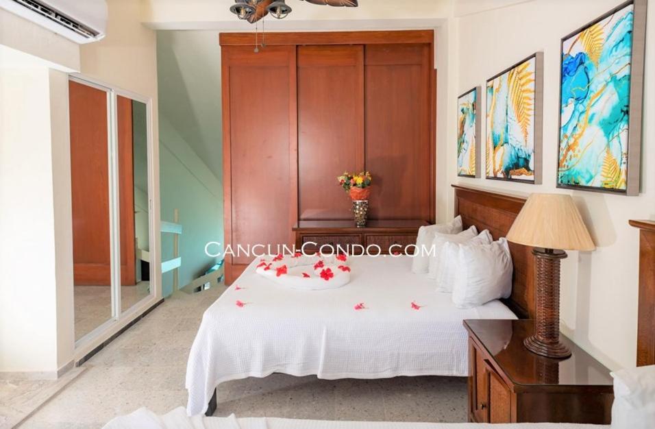 2 Story Oceanfront Penthouses On Beach! * Cancún