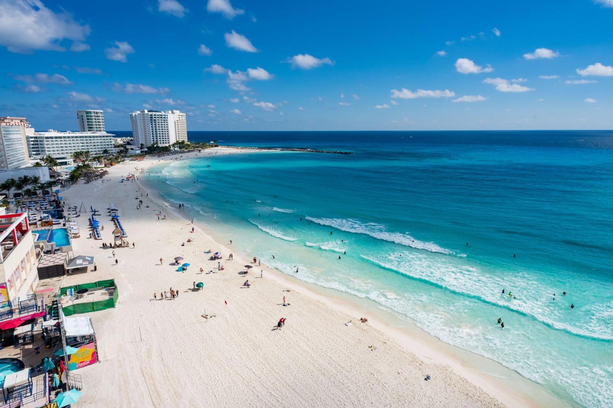 2 Story Oceanfront Penthouses On Beach! Apartahotel Cancún